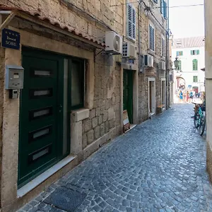 Siesta , Split Croatia
